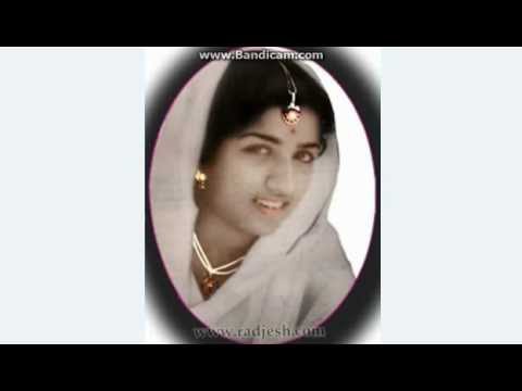 Aaj Meri Duniya Mein Lyrics - Lata Mangeshkar