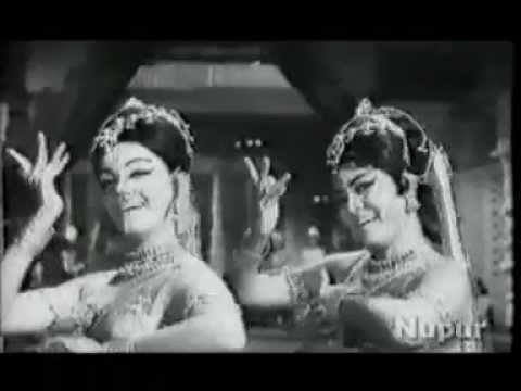 Chand Ne Aisa Jaadu Dala Lyrics - Asha Bhosle, Usha Khanna