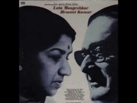 Chand Se Puchho Sitaron Lyrics - Hemanta Kumar Mukhopadhyay, Lata Mangeshkar
