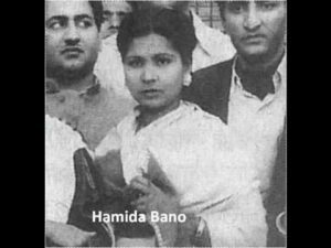 Hum Panchhi Hain Aazad Lyrics - Hamida Banu, Khan Mastana