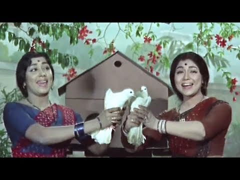 Humre Angan Bagiya Lyrics - Asha Bhosle, Lata Mangeshkar, Usha Mangeshkar