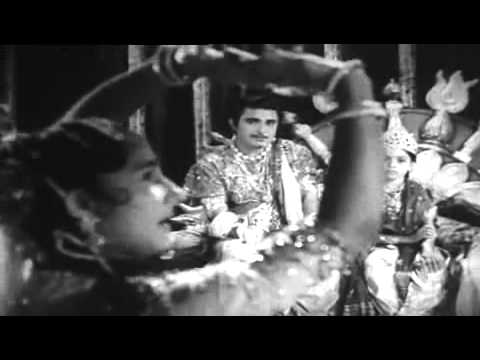 Jadoonagri Se Nahin Jana Lyrics - Lata Mangeshkar, Usha Mangeshkar