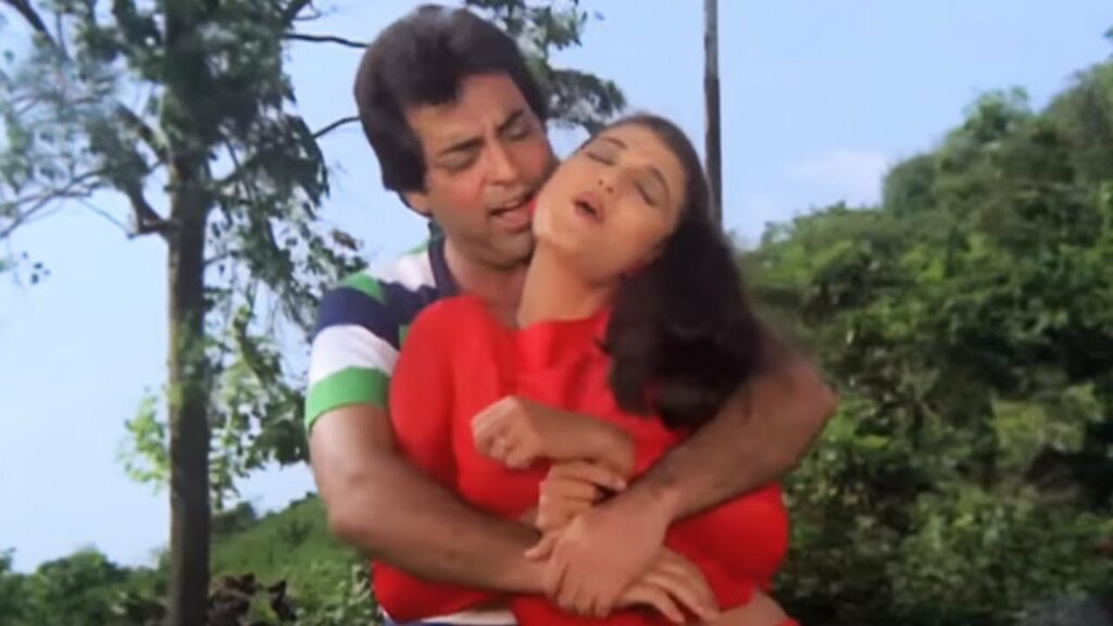 Kya Kehana Kya Kehana Lyrics - Mahendra Kapoor
