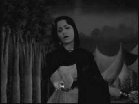 Maare Gaye Gulafaam Aji Haan Lyrics - Lata Mangeshkar