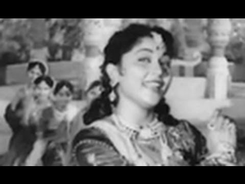 Mere Angana Mein Aaye Lyrics - Asha Bhosle