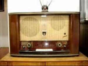 Mere Dil Ki Duniya Hai Lyrics - Rajkumari Dubey