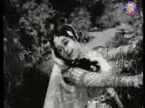 Mere Dil Mein Halki Si Lyrics - Lata Mangeshkar
