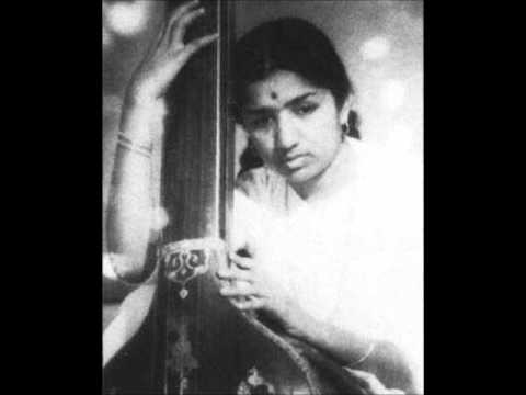 Udhar Teri Nazar Badli Lyrics - Lata Mangeshkar