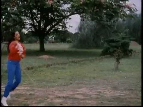 Yaar Mera Chikna Lyrics - Asha Bhosle
