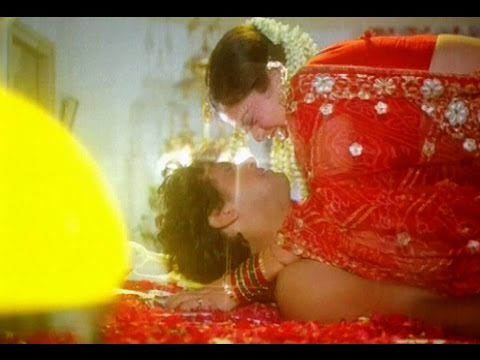 Tumhare Bin Hum Adhure Lyrics - Asha Bhosle, Vijay Benedict