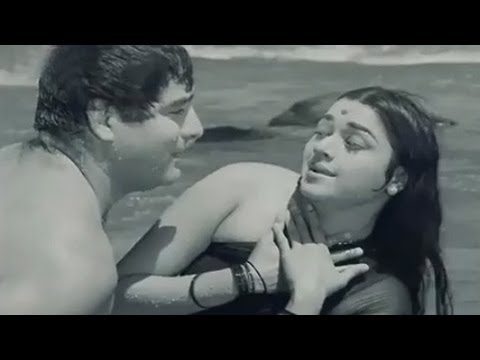 Ye Kaun Hai Jiske Aane Se Lyrics - Asha Bhosle, Mahendra Kapoor